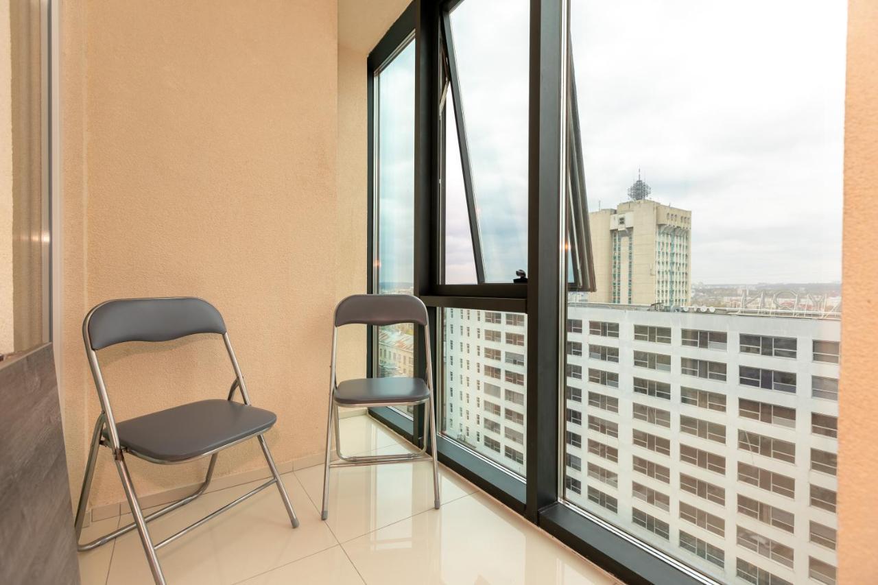 Main Street Sky House Apartments คีชีเนา ภายนอก รูปภาพ