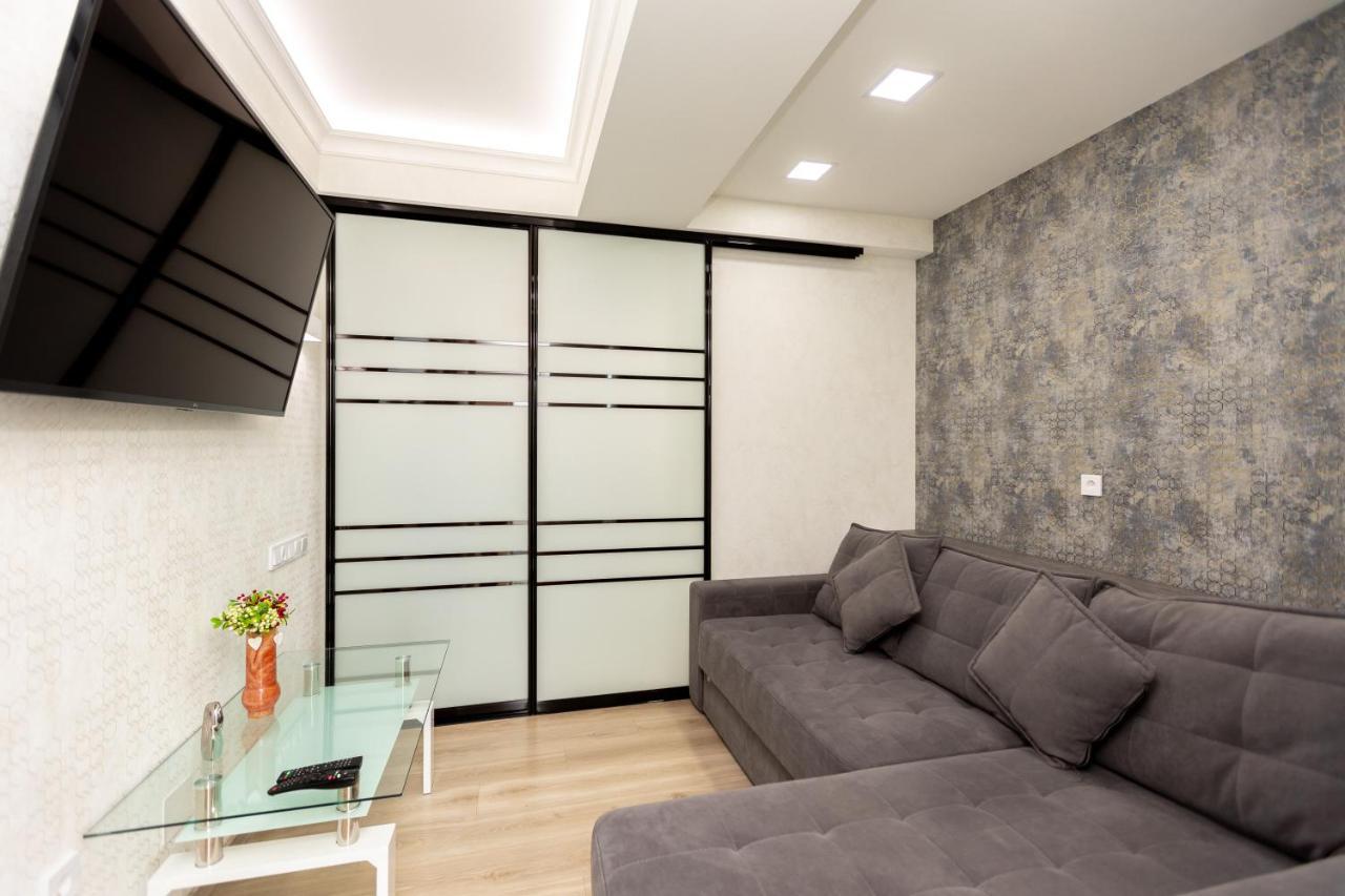 Main Street Sky House Apartments คีชีเนา ภายนอก รูปภาพ