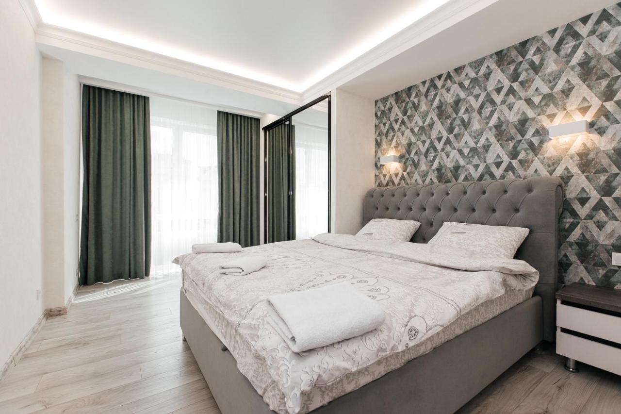 Main Street Sky House Apartments คีชีเนา ภายนอก รูปภาพ