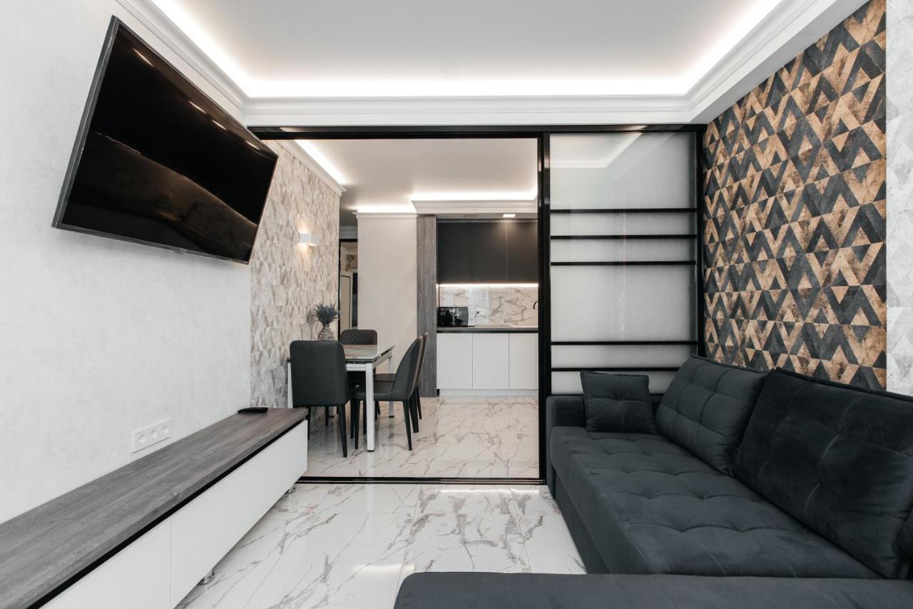 Main Street Sky House Apartments คีชีเนา ภายนอก รูปภาพ