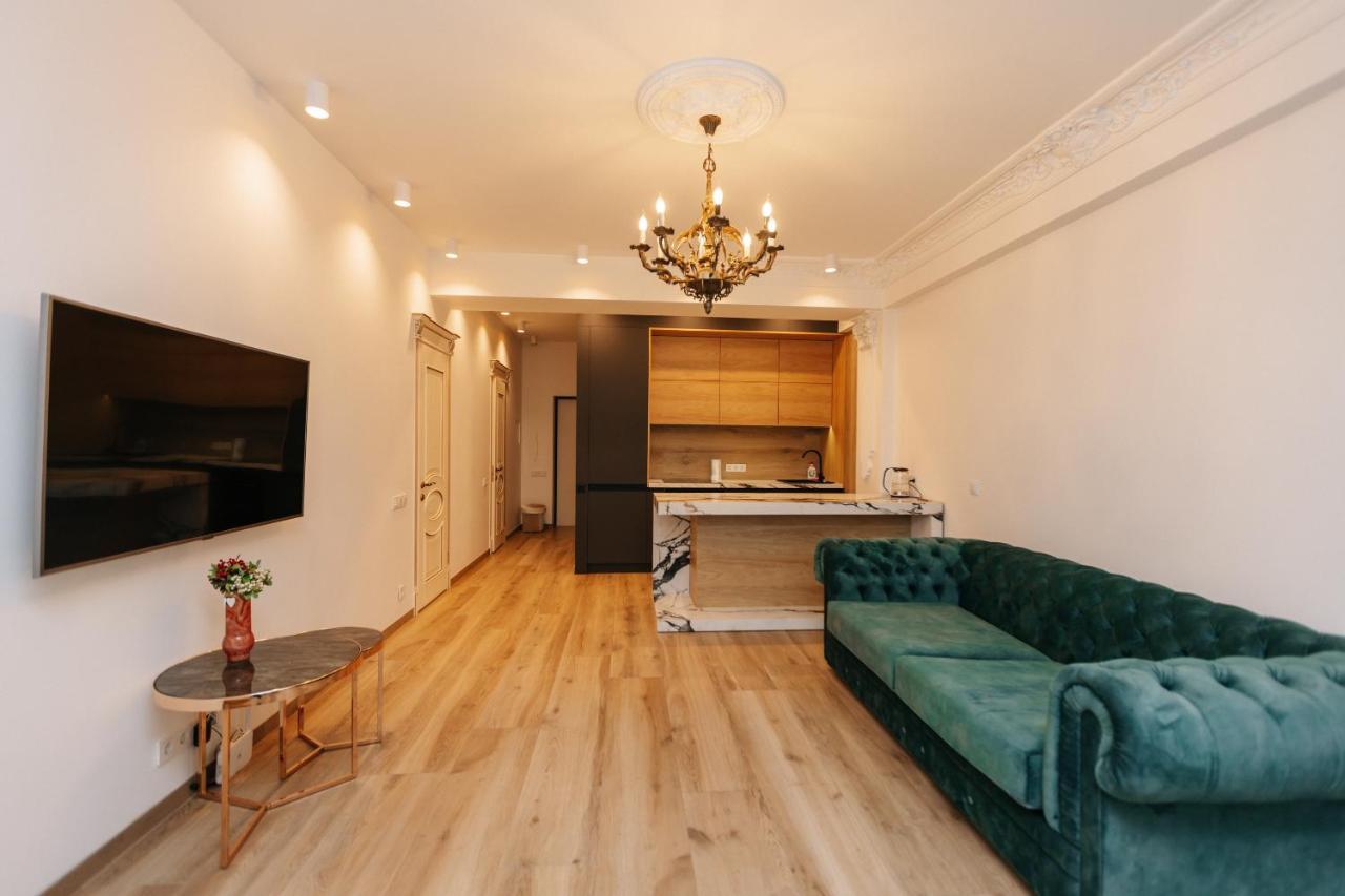 Main Street Sky House Apartments คีชีเนา ภายนอก รูปภาพ