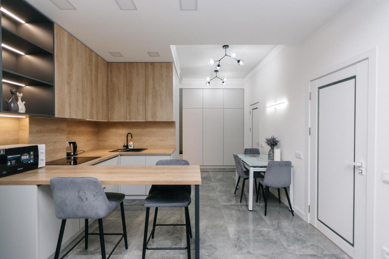 Main Street Sky House Apartments คีชีเนา ภายนอก รูปภาพ