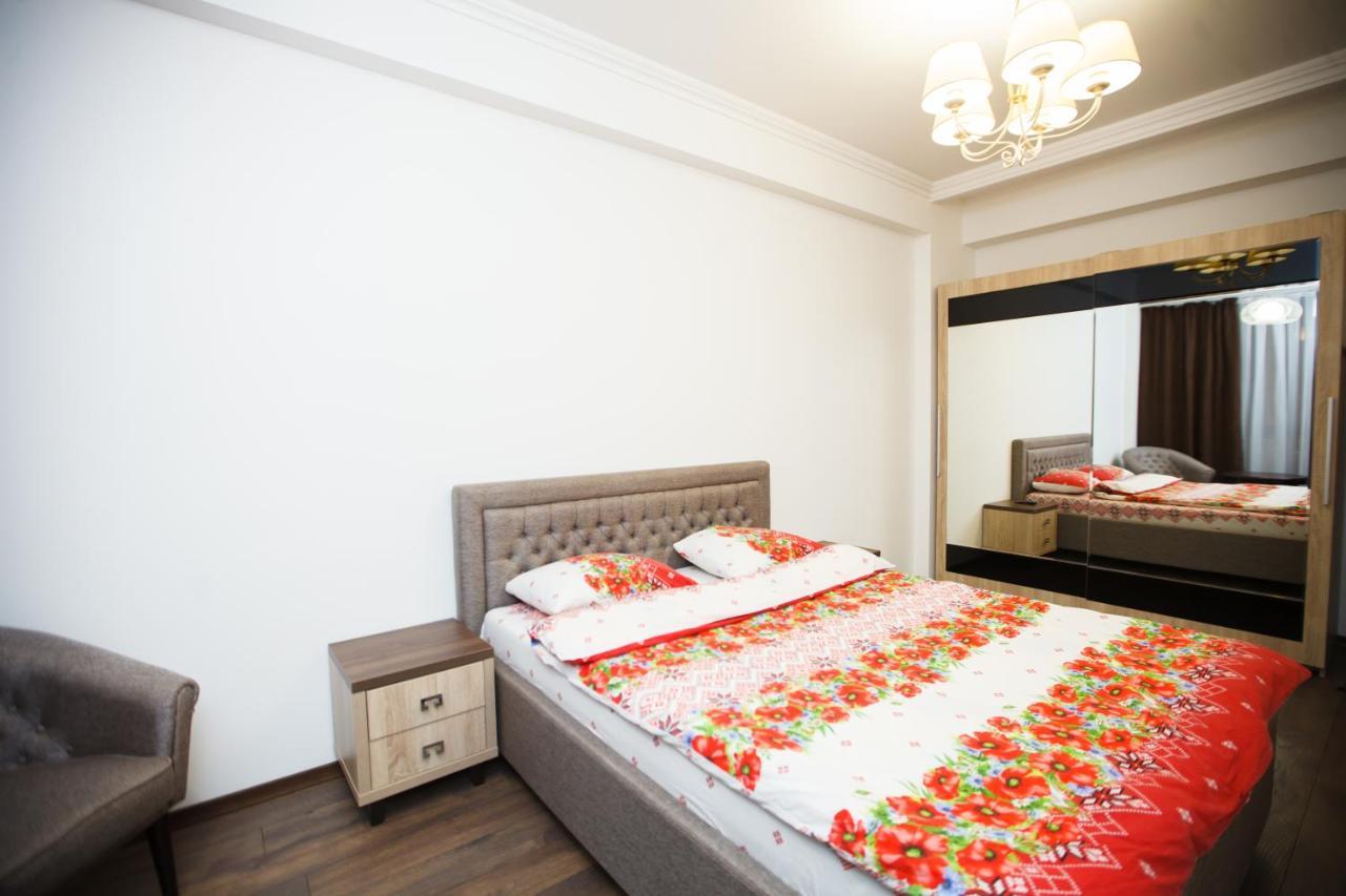 Main Street Sky House Apartments คีชีเนา ภายนอก รูปภาพ