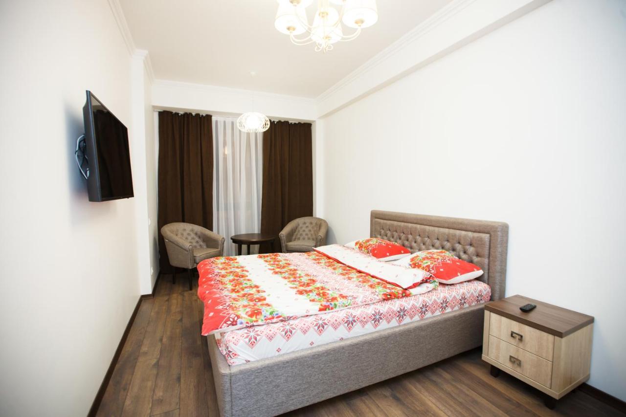 Main Street Sky House Apartments คีชีเนา ภายนอก รูปภาพ