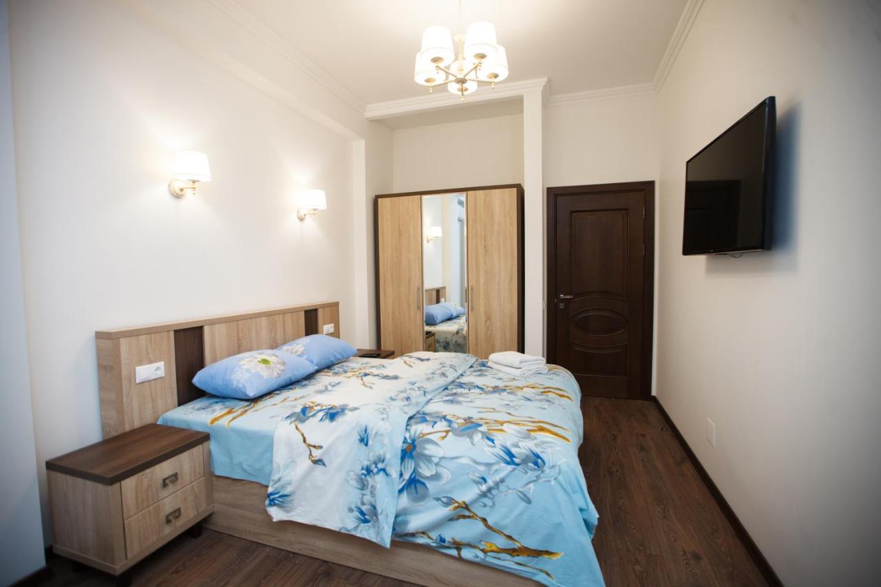 Main Street Sky House Apartments คีชีเนา ภายนอก รูปภาพ