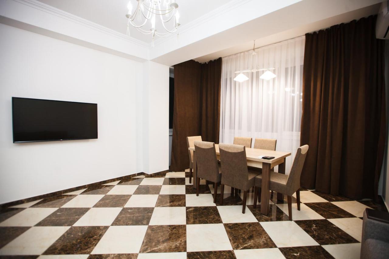 Main Street Sky House Apartments คีชีเนา ภายนอก รูปภาพ