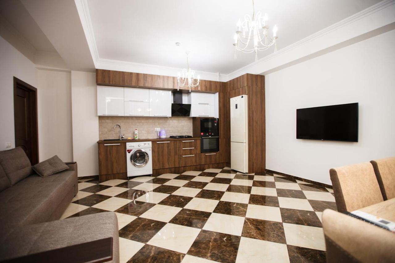 Main Street Sky House Apartments คีชีเนา ภายนอก รูปภาพ