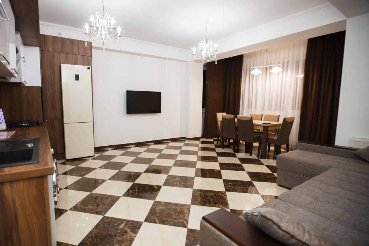 Main Street Sky House Apartments คีชีเนา ภายนอก รูปภาพ