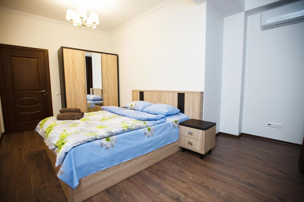 Main Street Sky House Apartments คีชีเนา ภายนอก รูปภาพ