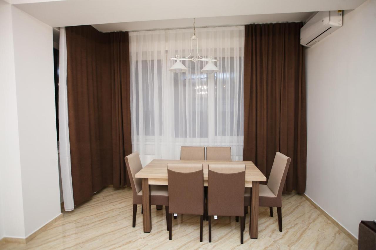 Main Street Sky House Apartments คีชีเนา ภายนอก รูปภาพ