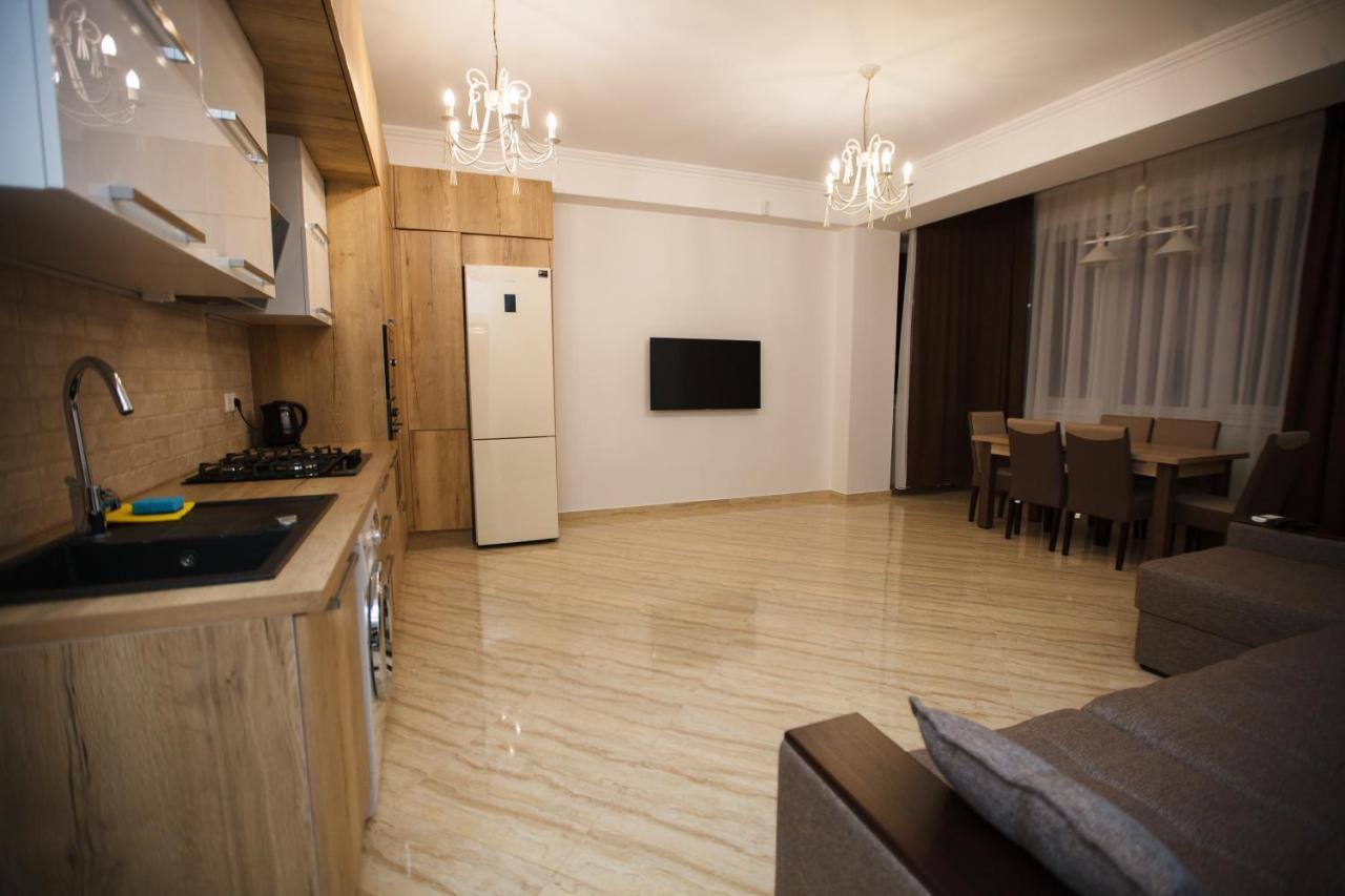 Main Street Sky House Apartments คีชีเนา ภายนอก รูปภาพ