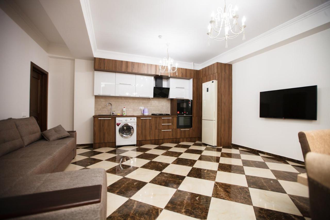Main Street Sky House Apartments คีชีเนา ภายนอก รูปภาพ