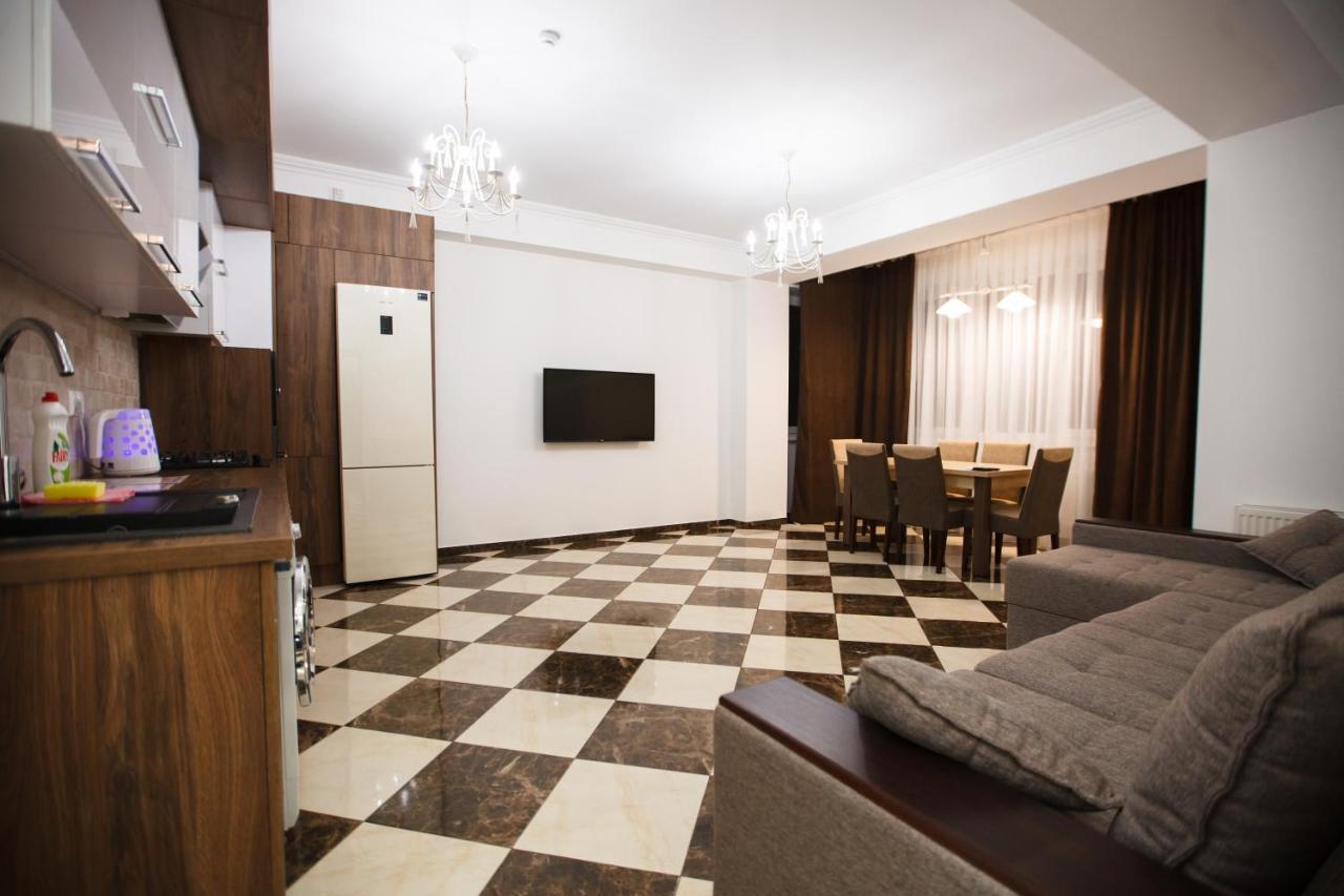 Main Street Sky House Apartments คีชีเนา ภายนอก รูปภาพ
