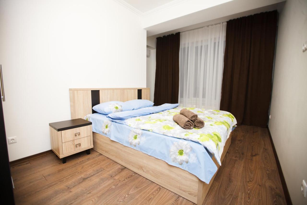 Main Street Sky House Apartments คีชีเนา ภายนอก รูปภาพ