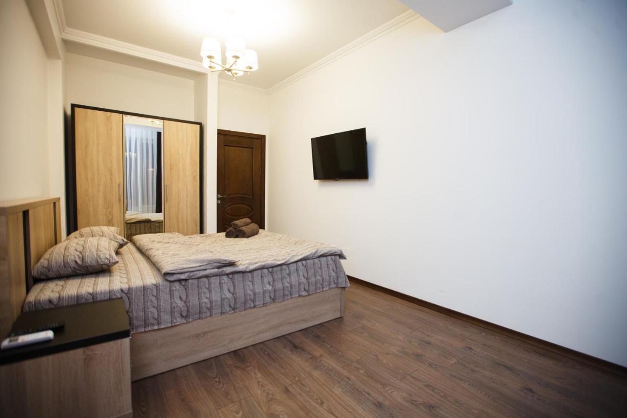 Main Street Sky House Apartments คีชีเนา ภายนอก รูปภาพ