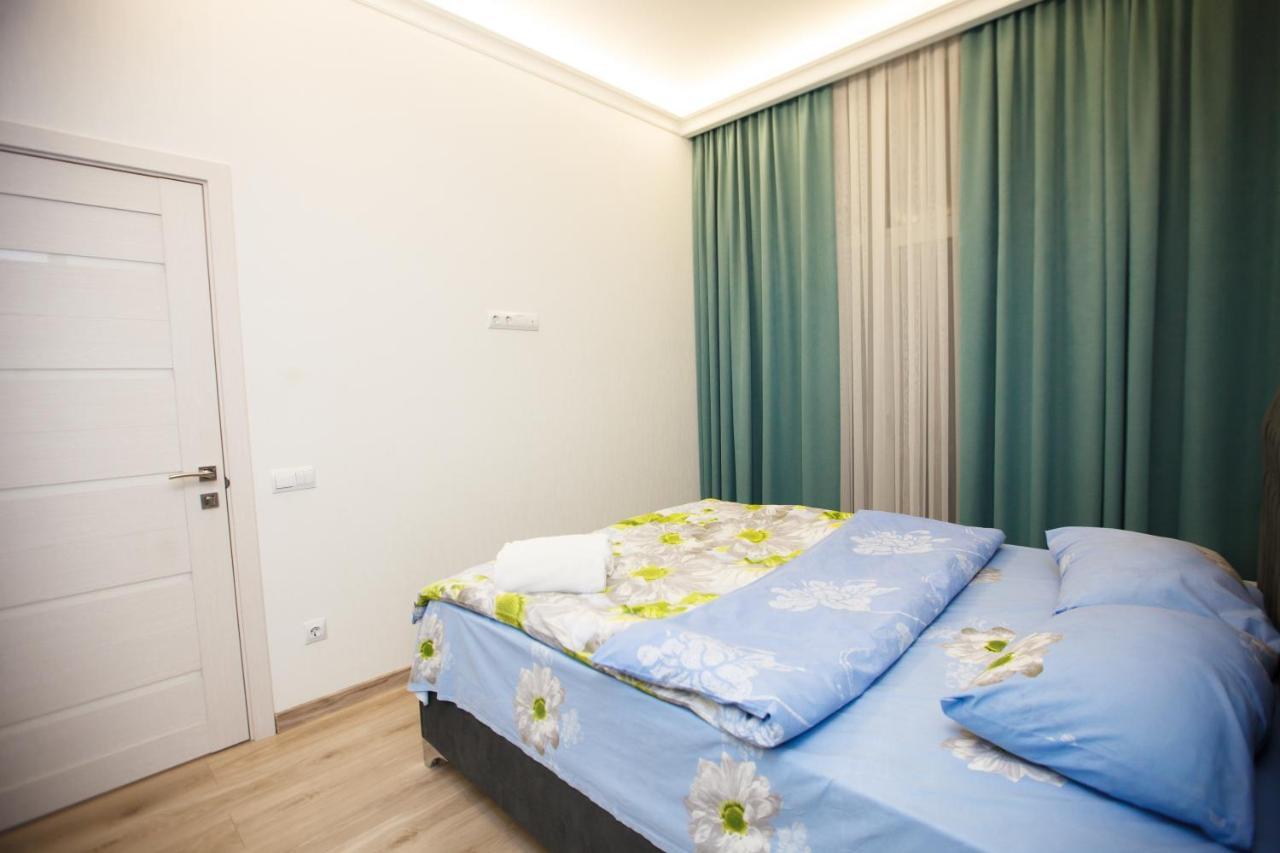 Main Street Sky House Apartments คีชีเนา ภายนอก รูปภาพ