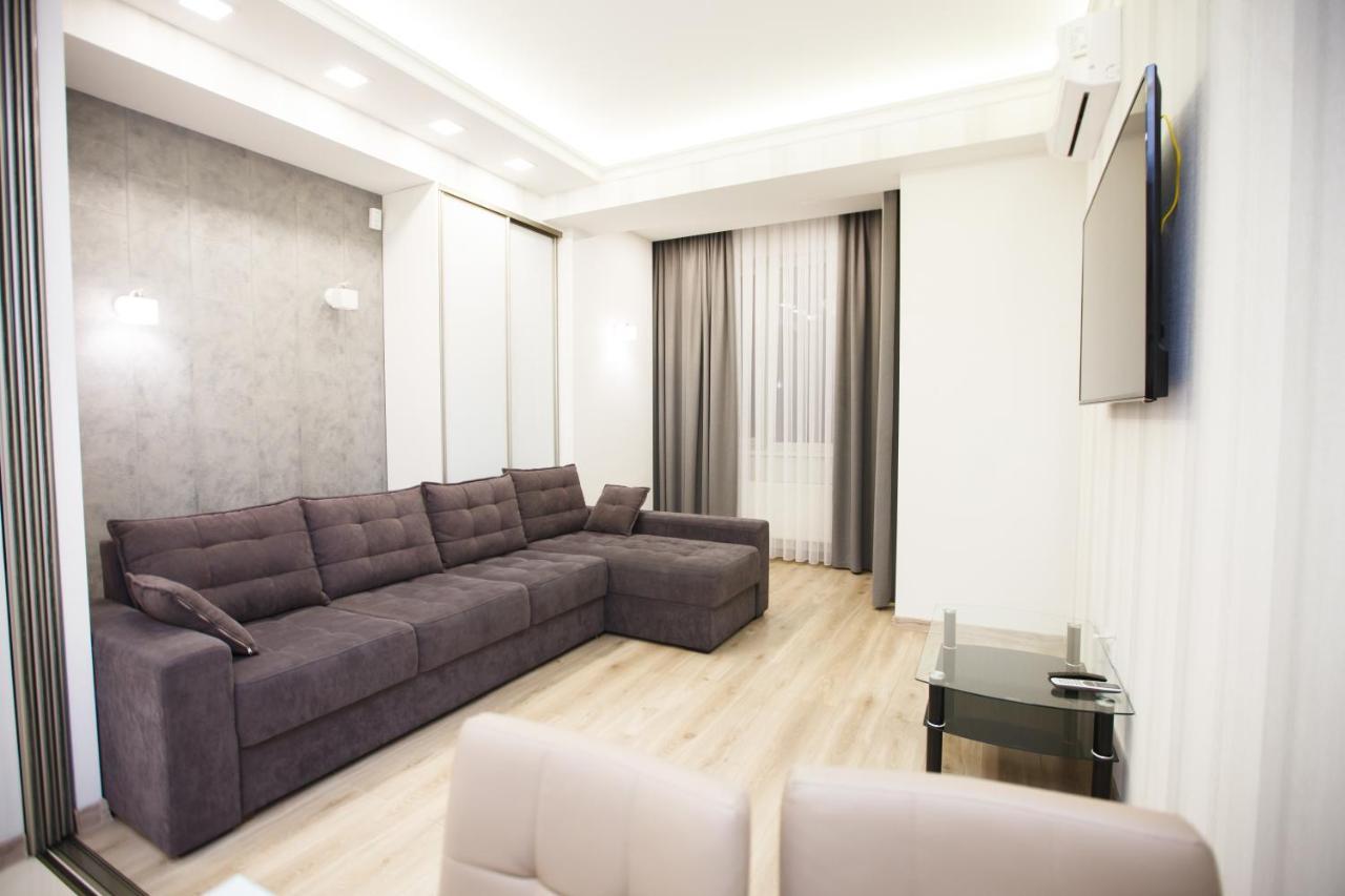 Main Street Sky House Apartments คีชีเนา ภายนอก รูปภาพ