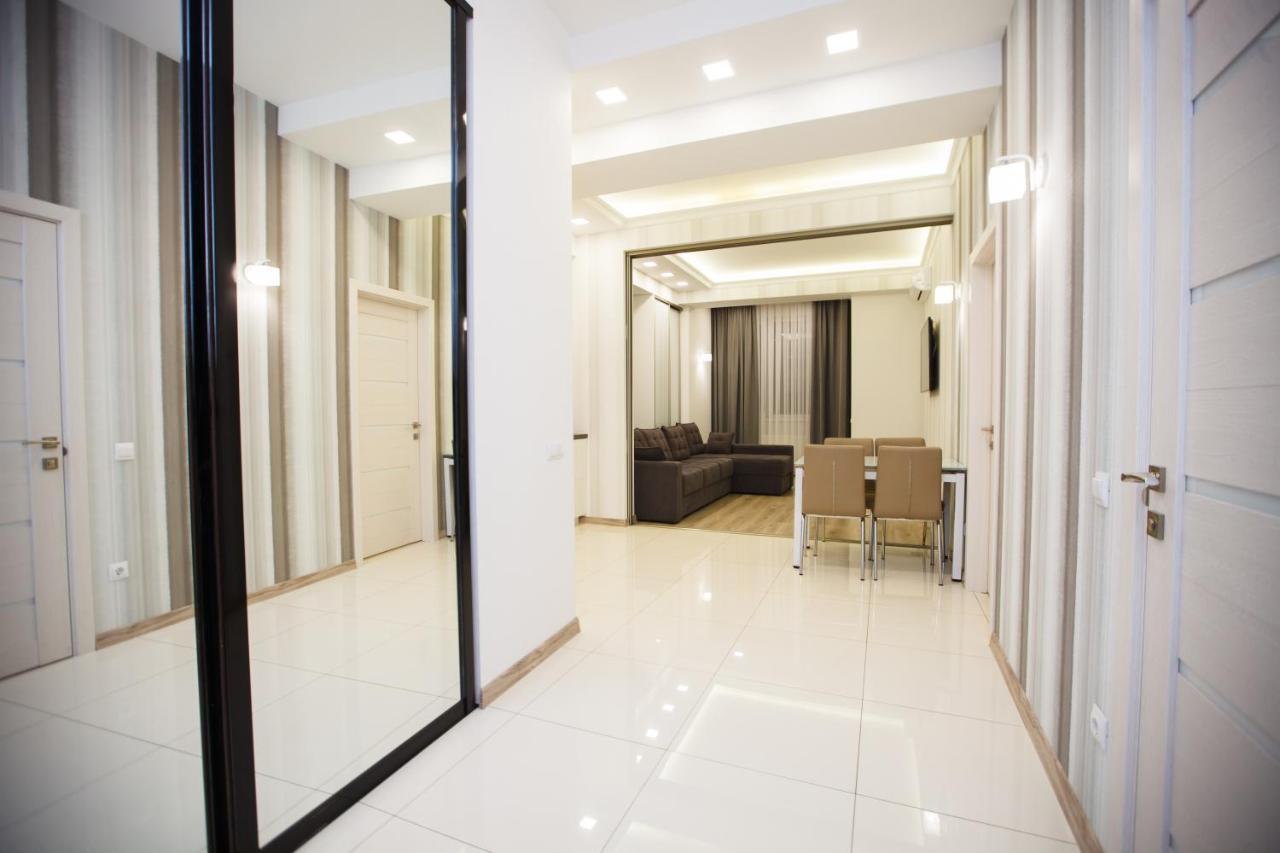 Main Street Sky House Apartments คีชีเนา ภายนอก รูปภาพ