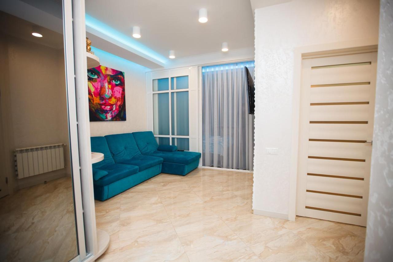 Main Street Sky House Apartments คีชีเนา ภายนอก รูปภาพ