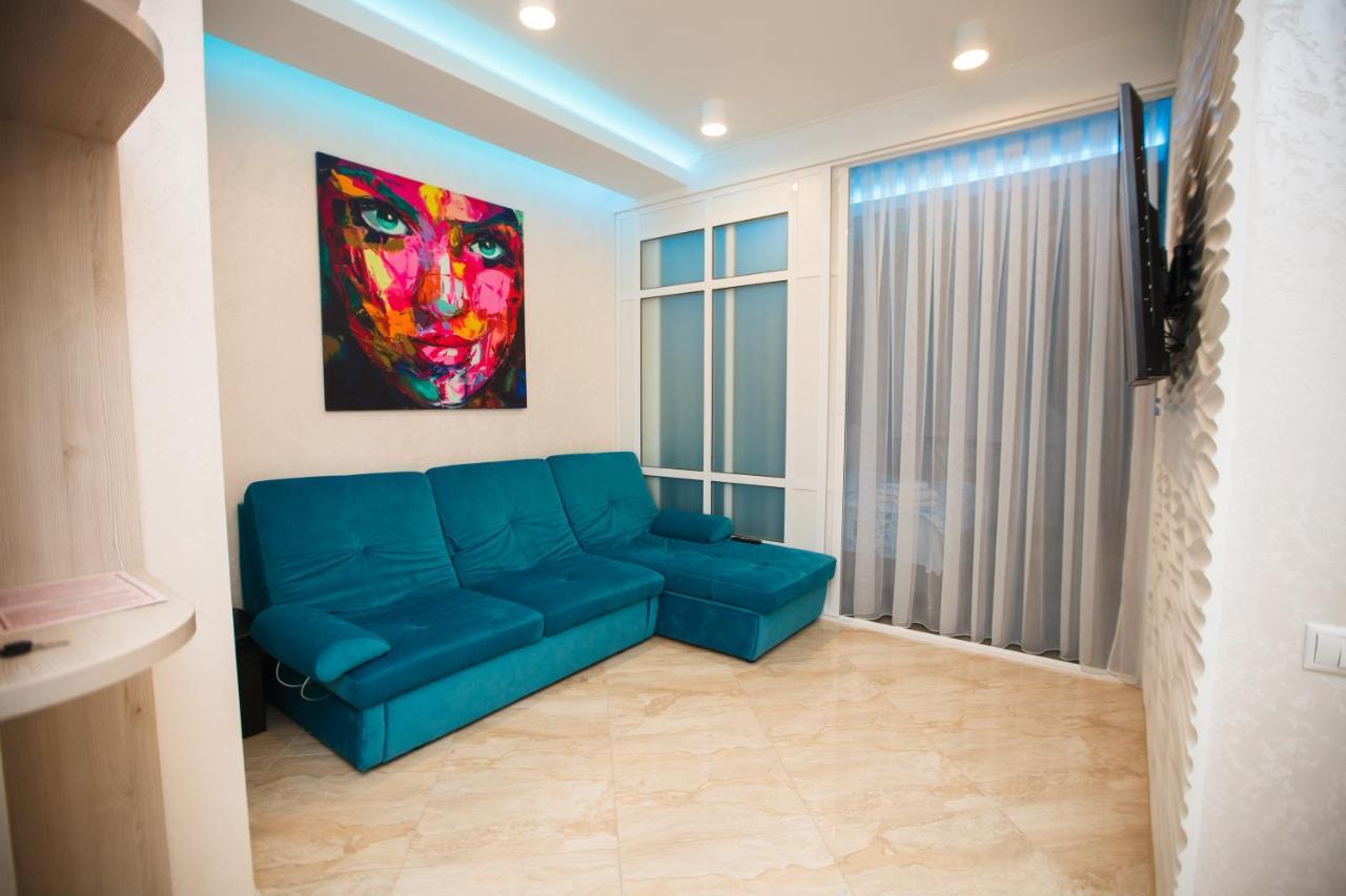 Main Street Sky House Apartments คีชีเนา ภายนอก รูปภาพ