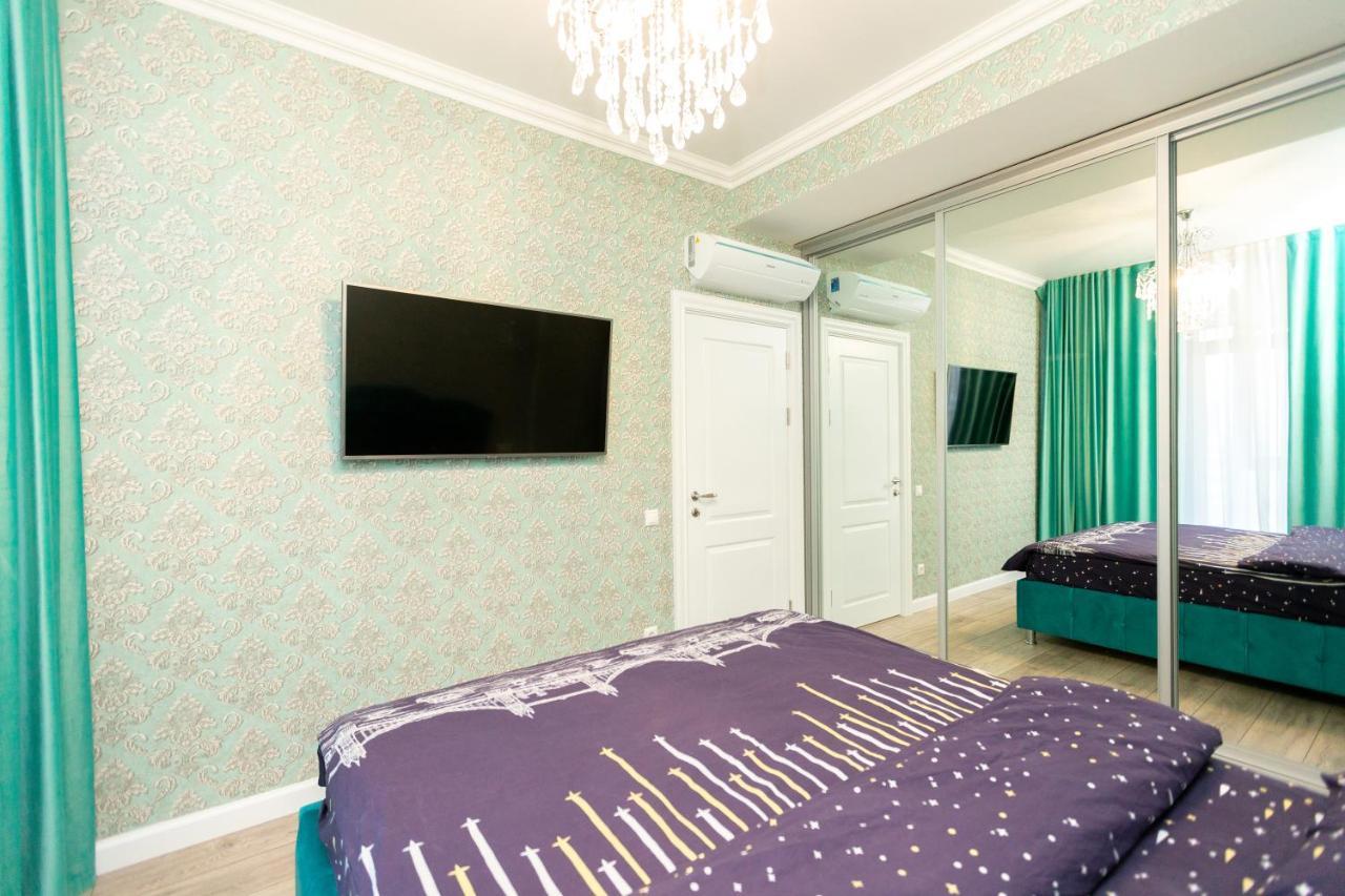 Main Street Sky House Apartments คีชีเนา ภายนอก รูปภาพ